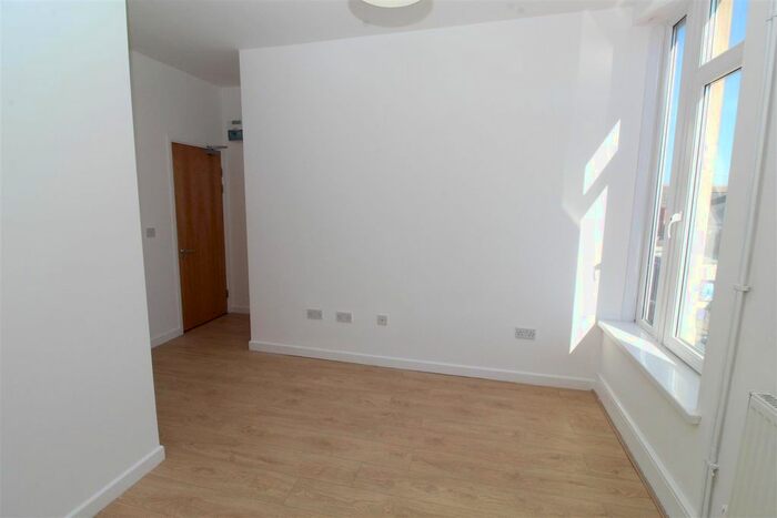 4 Bedroom Flat To Rent In Whitchurch Road, Heath, Cardiff, CF14