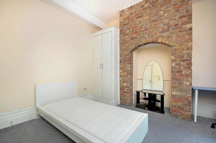 Studio To Rent In Hardman Road, Kingston, Kingston Upon Thames, KT2