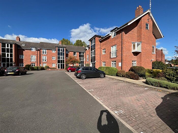 2 Bedroom Flat For Sale In Woodville Ct, Coventry Road, (Handy For Rail Station!) Warwick, CV34