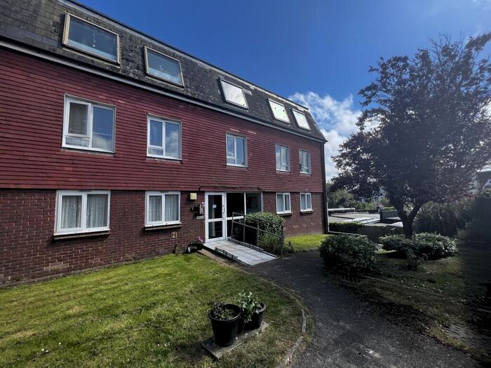 2 Bedroom Apartment To Rent In Hurst Lane, Eastbourne, BN21