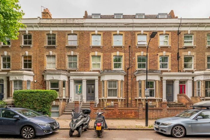 2 Bedroom Flat To Rent In Loftus Road, Shepherd's Bush, London, W12