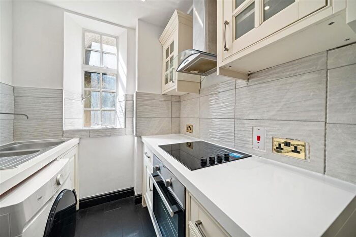 1 Bedroom Flat To Rent In Quebec Court, Seymour Street, London, W1H