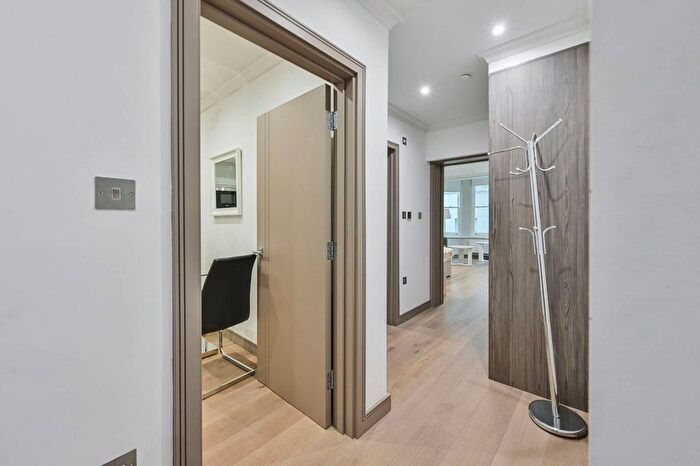 Studio To Rent In Red Lion Square, West End, London, WC1R