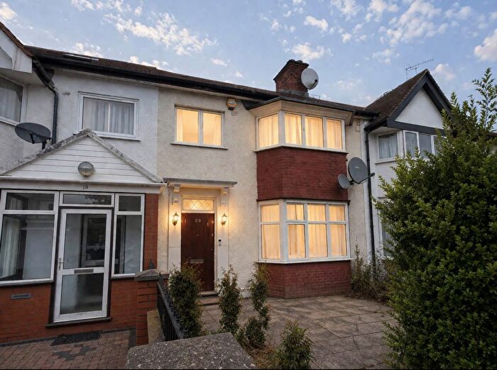 3 Bedroom Terraced House For Sale In Allan Way, Acton, W3