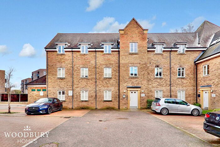 2 Bedroom Apartment For Sale In College Close, Loughton, IG10