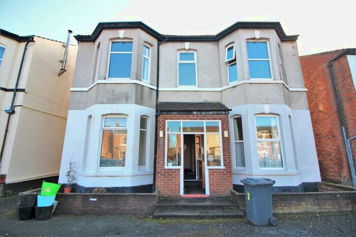 2 Bedroom Flat To Rent In Hampton Road, Southport, PR8