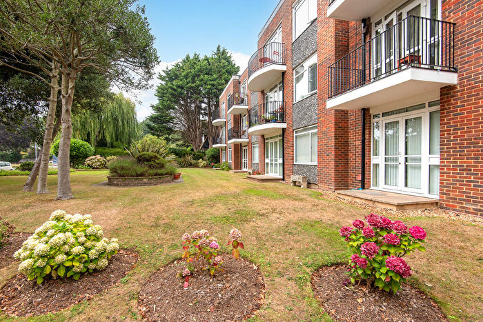 2 Bedroom Apartment For Sale In Berkeley Square, Worthing, BN11
