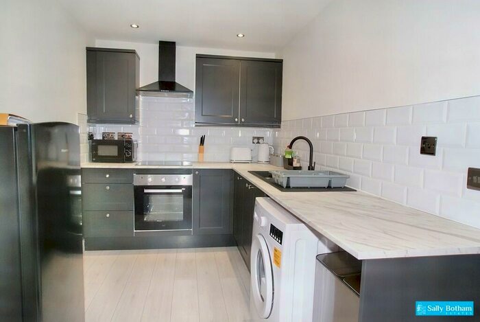 1 Bedroom Apartment To Rent In Firs Parade, Matlock, DE4