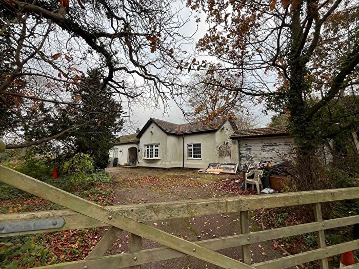 3 Bedroom Bungalow For Sale In Watling Street, Radlett ., WD7