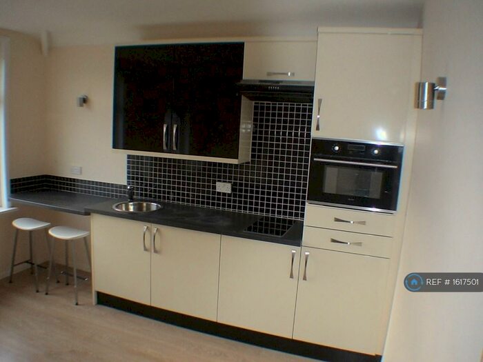 1 Bedroom Flat To Rent In Langhorn Road, Southampton, SO16