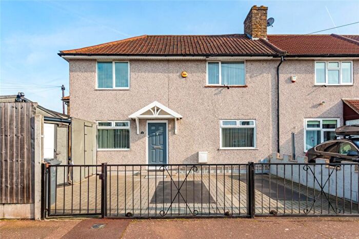 3 Bedroom End Of Terrace House For Sale In Haresfield Road, Dagenham, RM10