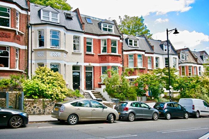 Studio To Rent In Highgate Hill, London, N19