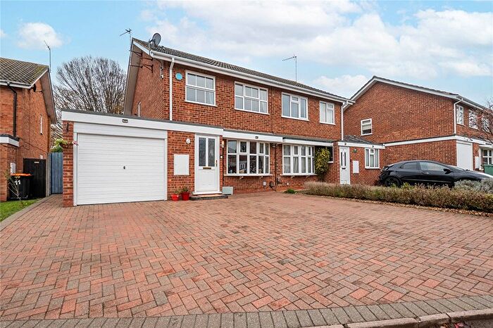 3 Bedroom Semi Detached House For Sale In Aquila Road, Leighton Buzzard, Bedfordshire, LU7