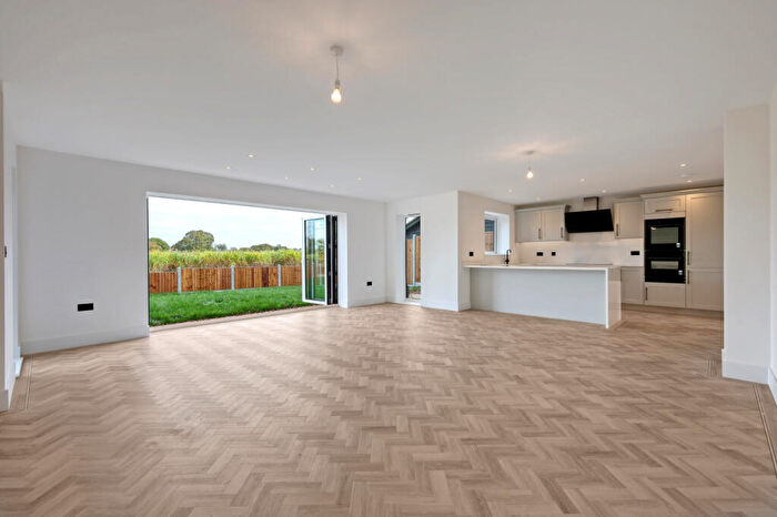 4 Bedroom Detached House For Sale In North Drive, Hutton, CM13