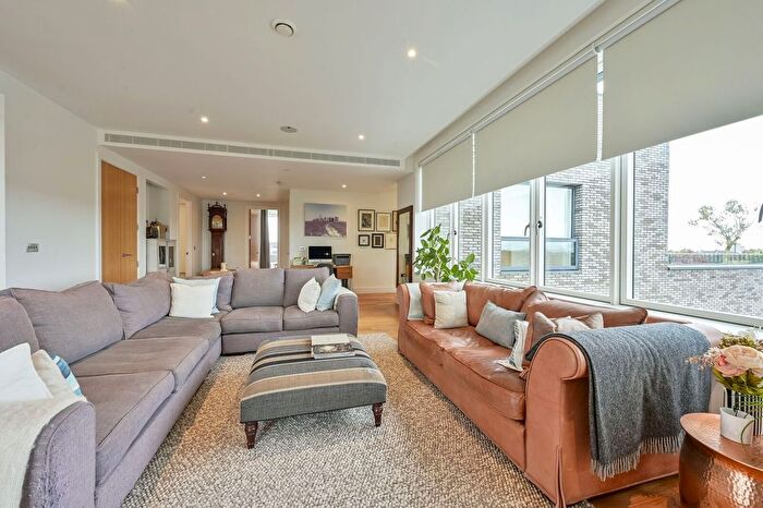 2 Bedroom Flat For Sale In Upper Richmond Road, Putney, London, SW15