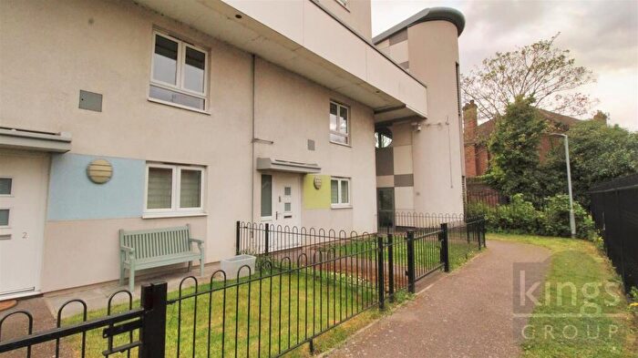 2 Bedroom Flat For Sale In Brett House, Coopers Walk, Cheshunt, Waltham Cross, EN8