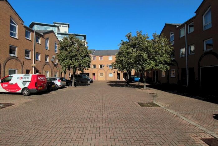 5 Bedroom Town House To Rent In Cyclops Mews, Canary Wharf, London, E14