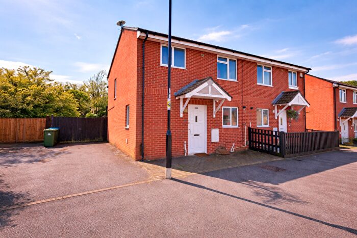 3 Bedroom Semi-Detached House For Sale In Bassett Green, Southampton, SO16