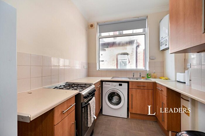 2 Bedroom Flat To Rent In Wish Lane Court, Elm Grove, PO5