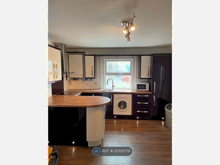 2 Bedroom Flat To Rent In Goodhallstreet, London, NW10