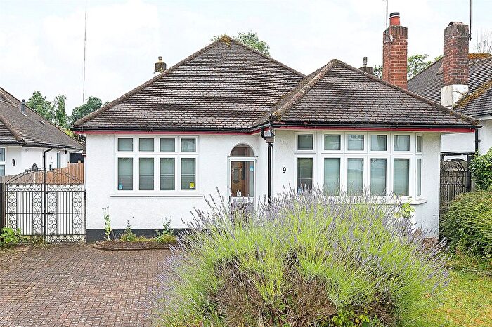3 Bedroom Bungalow For Sale In Elderslie Close, Beckenham, BR3