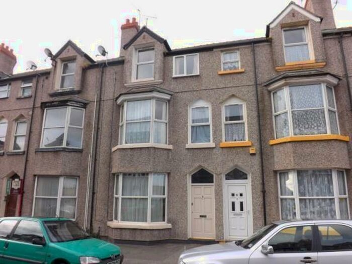 2 Bedroom Flat To Rent In John Street, Rhyl, Denbighshire, LL18