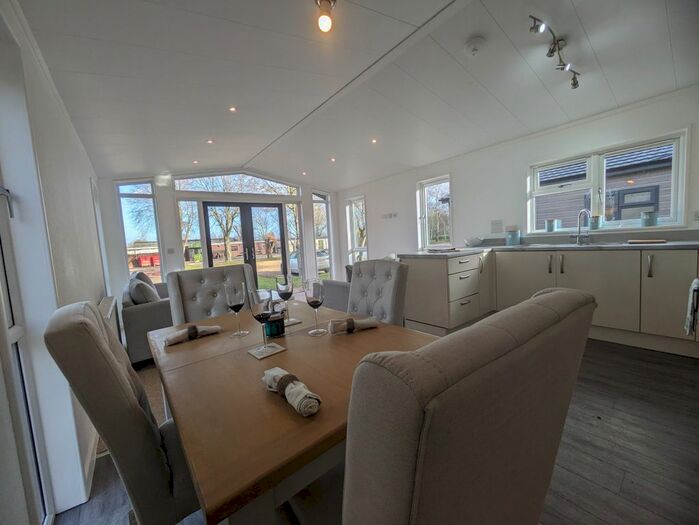 2 Bedroom Lodge For Sale In Barholm Road, Tallington, PE9