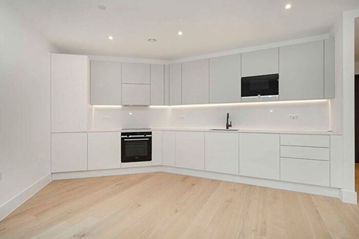 2 Bedroom Flat To Rent In Capital Interchange Way, Brentford, TW8