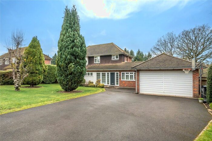 4 Bedroom Detached House For Sale In Winstone Close, Chesham Bois, Amersham, Buckinghamshire, HP6