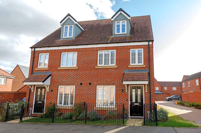 3 Bedroom Semi Detached House For Sale In Tate Drive, Biggleswade, SG18