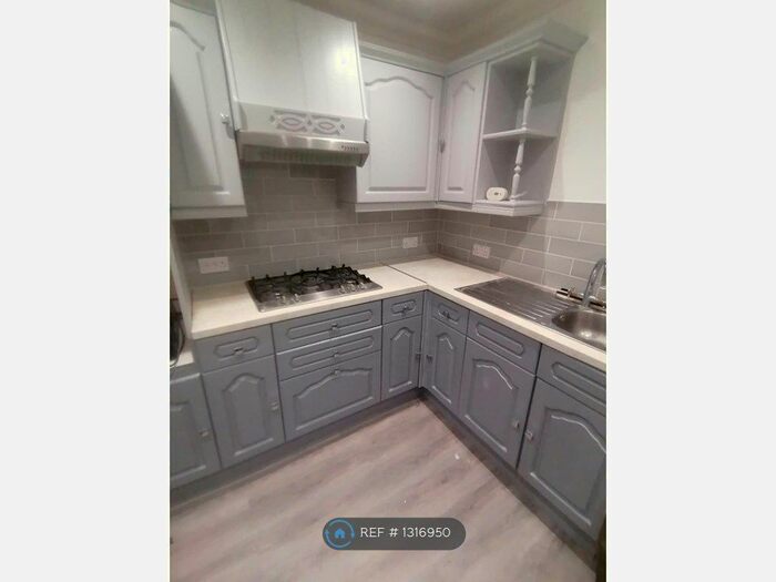 3 Bedroom Terraced House To Rent In Poynters Road, Luton, LU4