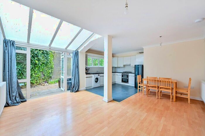 2 Bedroom Flat To Rent In Kingston Hill, Kingston Hill, Kingston Upon Thames, KT2