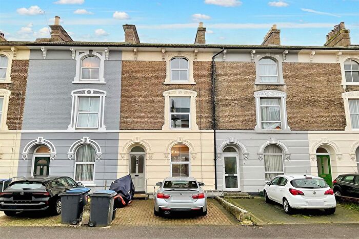 3 Bedroom Terraced House For Sale In Park Street, Dover, CT16