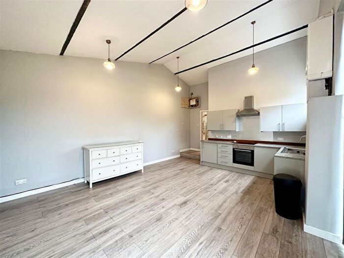 2 Bedroom Barn Conversion To Rent In Old Mill Lane, Uxbridge, UB8