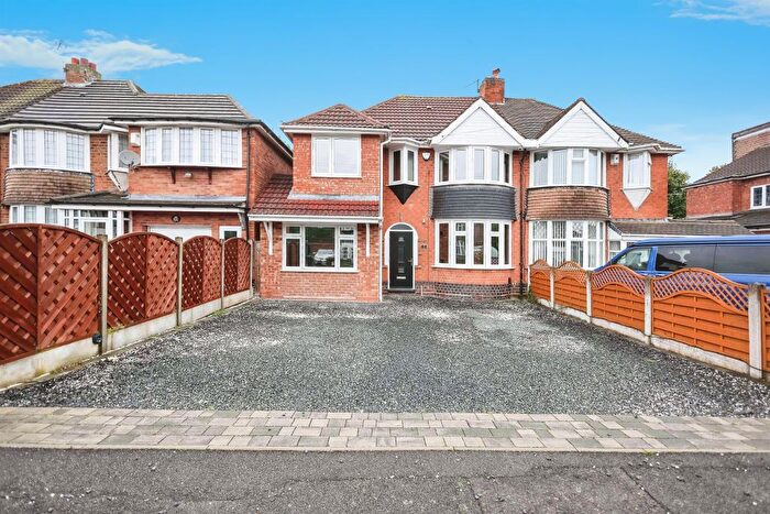 4 Bedroom Semi-Detached House For Sale In Elmfield Road, Birmingham, B36