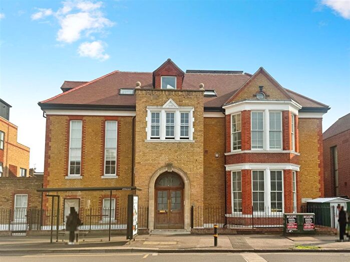 4 Bedroom Flat To Rent In Kingston Road, Wimbledon, SW19