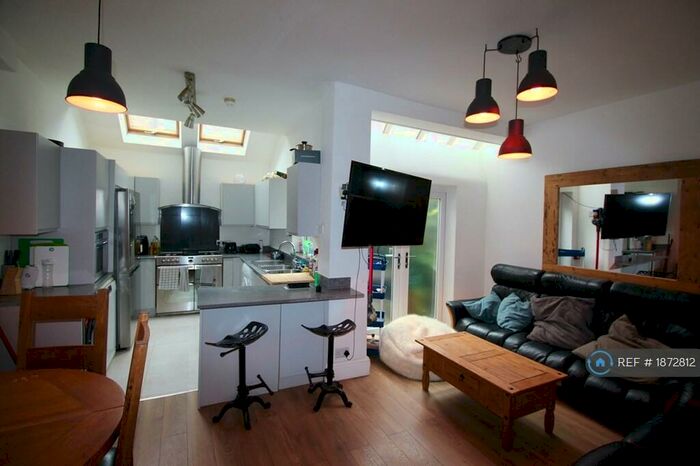 6 Bedroom Terraced House To Rent In Ladybarn Road, Manchester, M14