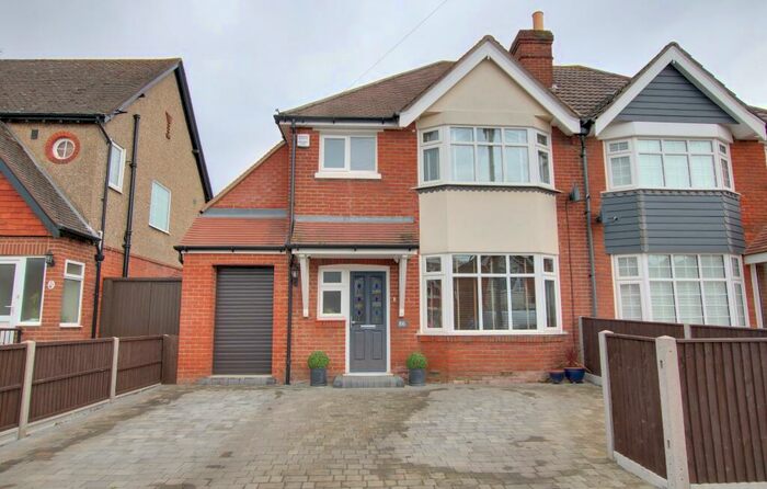 3 Bedroom Semi-Detached House For Sale In Bellemoor Road, Upper Shirley, Southampton, SO15