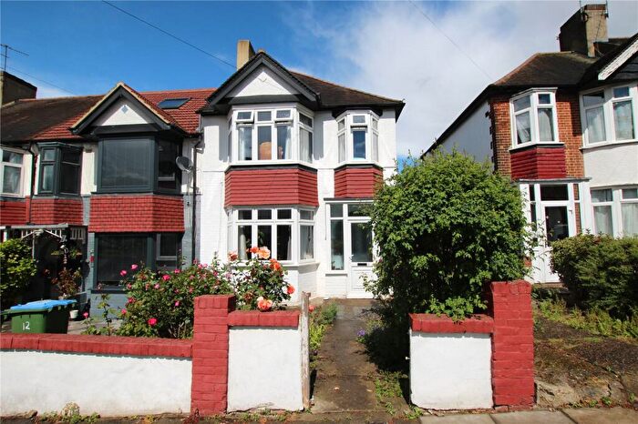 3 Bedroom End Of Terrace House For Sale In Chelsworth Drive, Plumstead Common, SE18