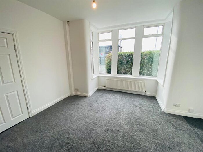 2 Bedroom End Of Terrace House To Rent In Idle Road, Bradford, BD2