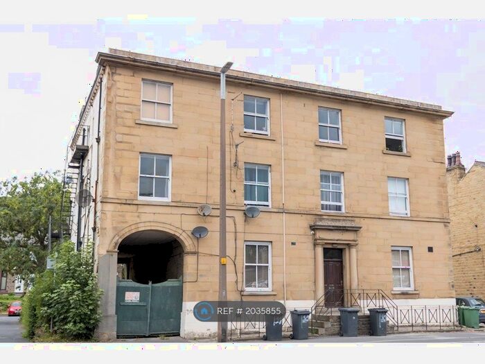 2 Bedroom Flat To Rent In Lockwood Road, Huddersfield, HD1