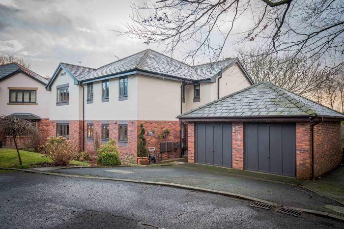 5 Bedroom Detached House To Rent In Castledene, Victoria Road, Bolton, BL1