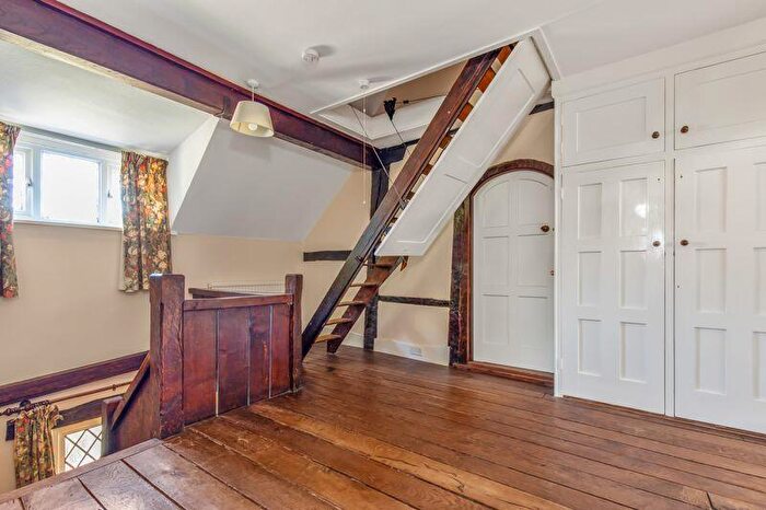 4 Bedroom Detached House For Sale In Murray Road, Horndean, PO8