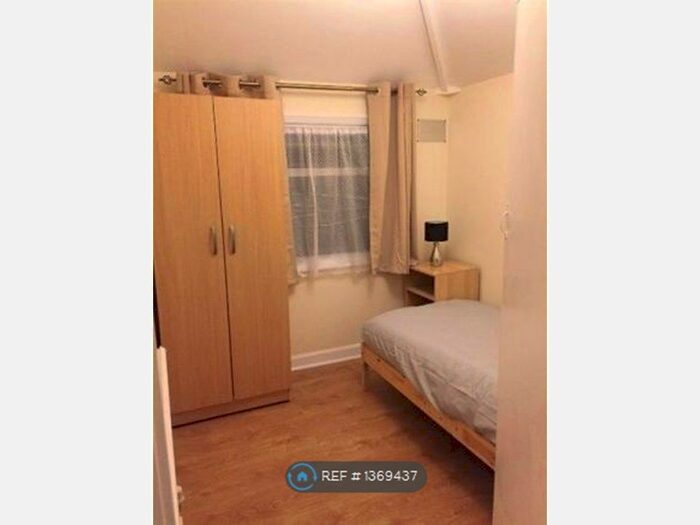 2 Bedroom Flat To Rent In Galliard Road, London, N9