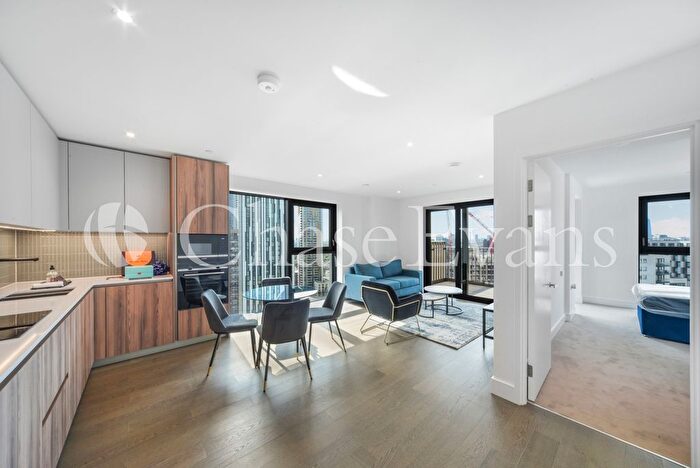 2 Bedroom Flat To Rent In Hewson Way, Elephant And Castle, London, SE17