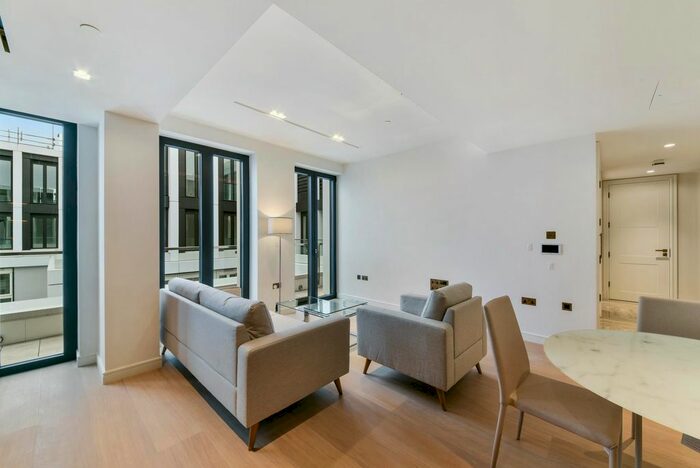 1 Bedroom Flat To Rent In Lincoln Square, Holborn, London, WC2A