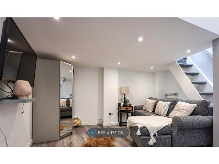 1 Bedroom Flat To Rent In Beyer Close, Tamworth, B77