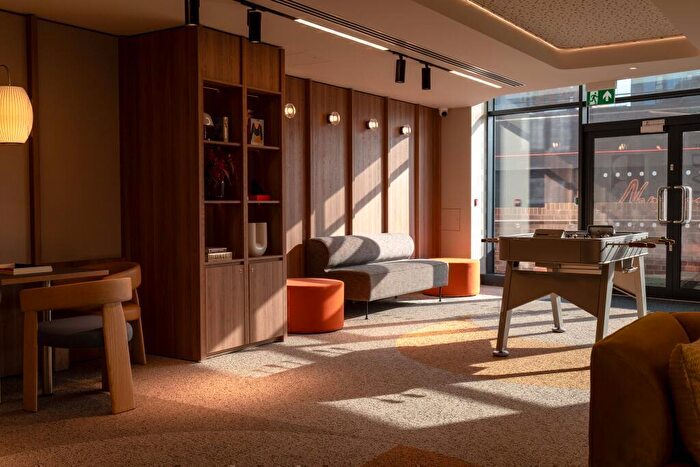 3 Bedroom Apartment To Rent In Kirkstall Road, Leeds, West Yorkshire, LS3