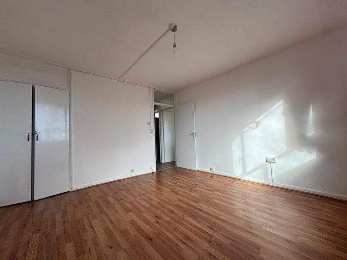 1 Bedroom Flat To Rent In Sunray Avenue, London, SE24