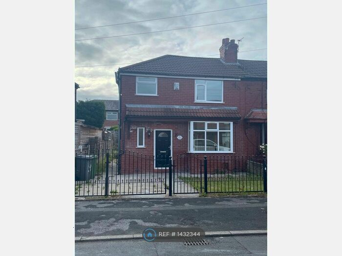 3 Bedroom Semi-Detached House To Rent In Ashdale Crescent, Droylsden, Manchester, M43